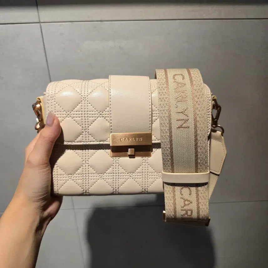[BUNJANG] Carlyn Quilting Shoulder Bag Ivory / 칼린 퀼팅 숄더백 아이보리