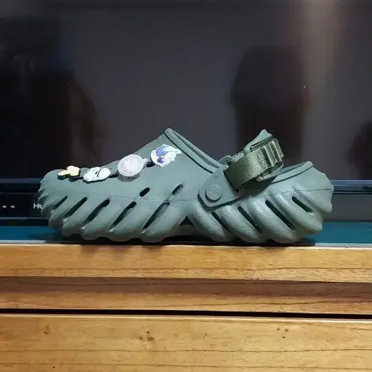 [BUNJANG] Crocs Authentic Echo Clog Sandals Olive W7 (240) / 크록스 정품 에코클로그 올리브 샌들 240