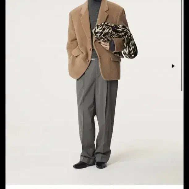 [BUNJANG] Recto Oversized Llama Wool Padded Jacket (S) / 렉토 오버사이즈 라마 울 패디드 자켓 (s)
