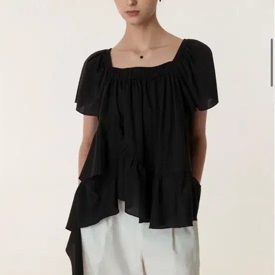 [BUNJANG] Kinder Salmon Square Neck Ruffle Blouse Black / 킨더살몬 스퀘어넹 러플 블라우스 블랙