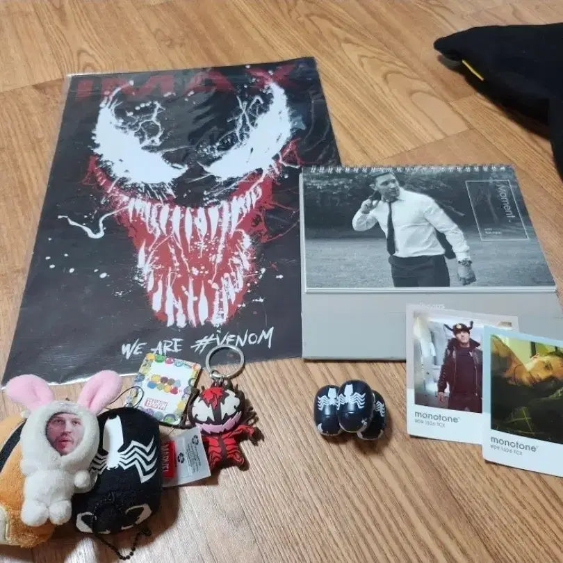 [BUNJANG] Venom Tom Hardy IMAX Poster Bundle / [마블] 베놈 톰하디 아이맥스 포스터 달력 썸썸 동전지갑 음료컵 스티커 등등 굿즈 일괄