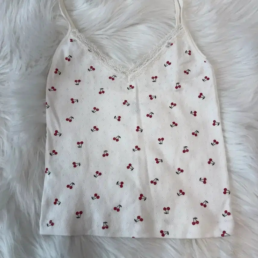 [BUNJANG] Brandy Melville Cherry Sleeveless Top / (옷장 정리) 브랜디 멜빌 체리 나시