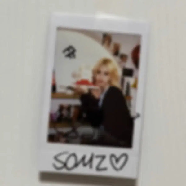 [BUNJANG] Jeon Somi Autographed Polaroid / 전소미 친필 폴라로이드 판매