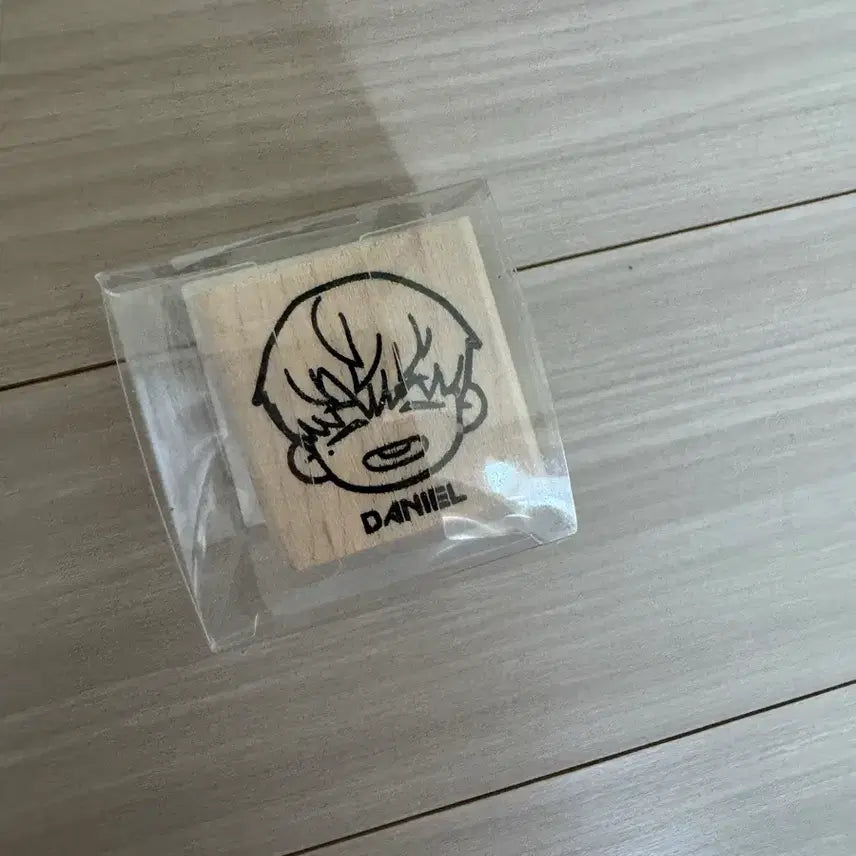 [BUNJANG] Wanna One Daniel Wood Stamp New / 워너원 다니엘 우드 스탬프 새상품