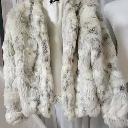 [BUNJANG] White/Black Rabbit Fur Jacket / 퍼 자켓 화이트/블랙토끼털