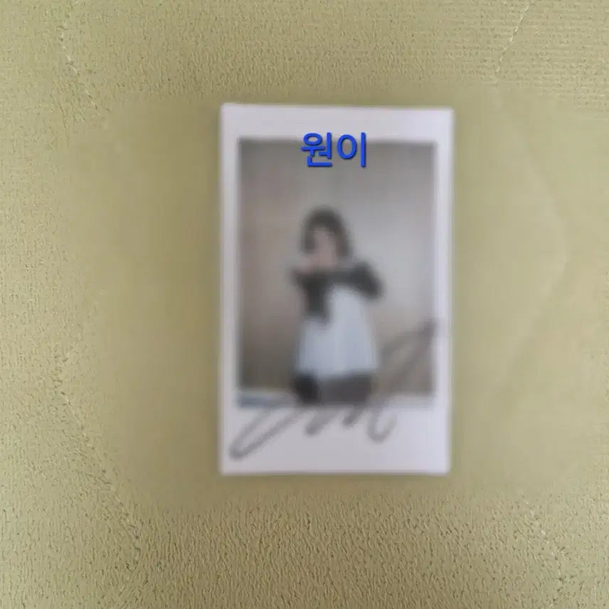[BUNJANG] Resene Wonyoung Signed Polaroid / 리센느 원이 친필 싸인 폴라 폴라로이드 판매합니다.