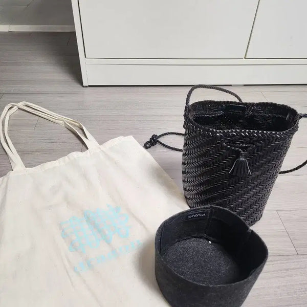 [BUNJANG] Dragon Diffusion Pom Pom Bucket Bag Dark Brown / 드래곤디퓨전 폼폼 버킷백 다크브라운