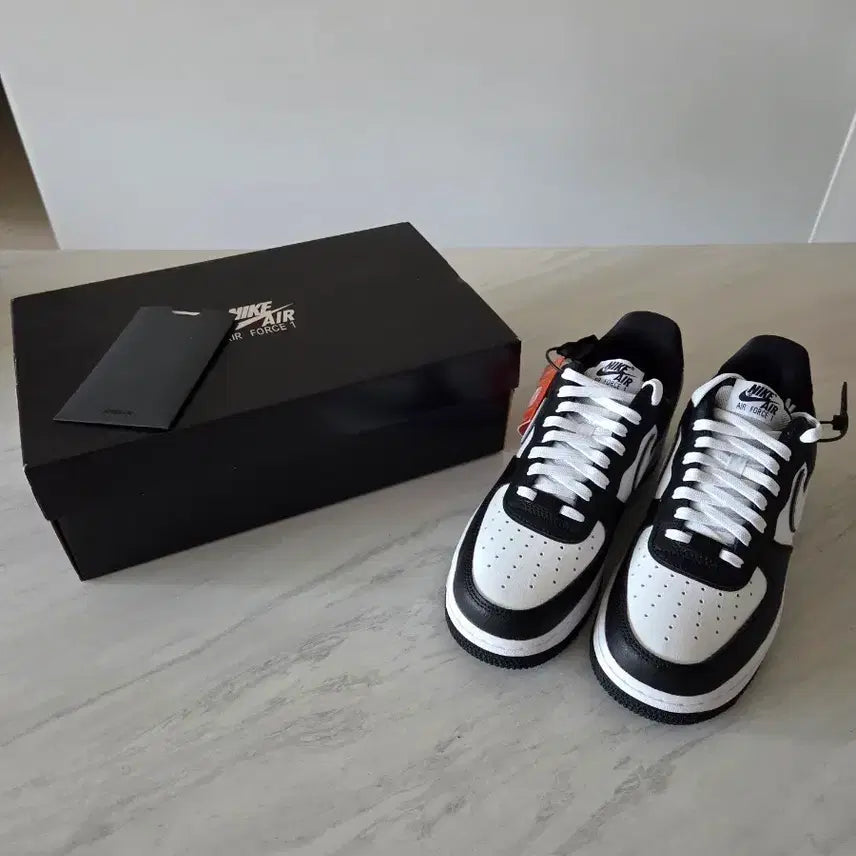 [BUNJANG] Nike Air Force 1 '07 LV8 White Black / 나이키 에어포스1 07 LV8 화이트 블랙