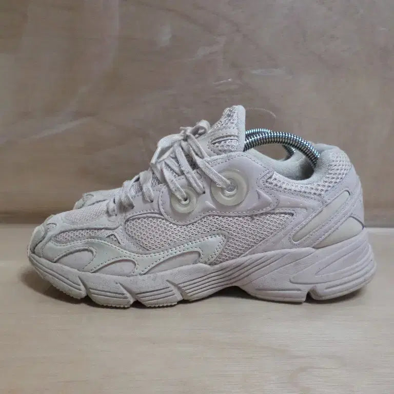 [BUNJANG] Adidas Astir Sneakers / 후루룩구제2 245 아디다스 아스티어 운동화 신발 260908