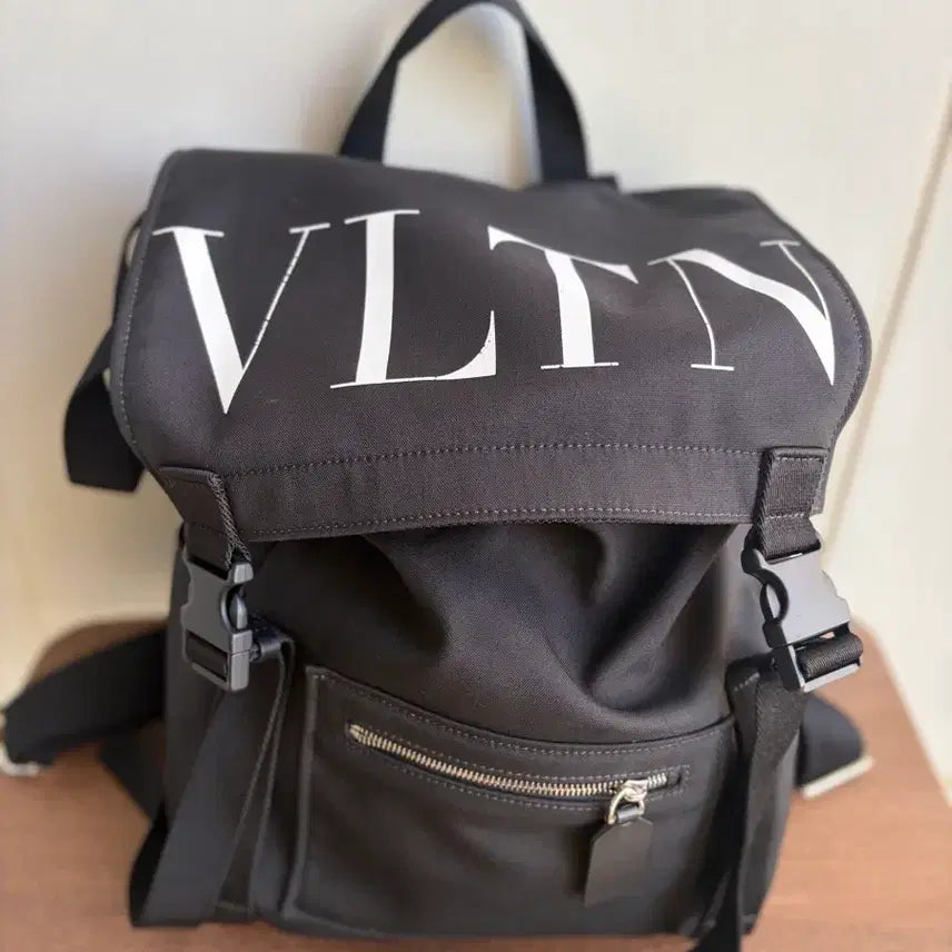 [BUNJANG] Valentino VLTN Double Buckle Flap Nylon Backpack / 발렌티노 VLTN 더블 버클 플랩 나일론 백팩