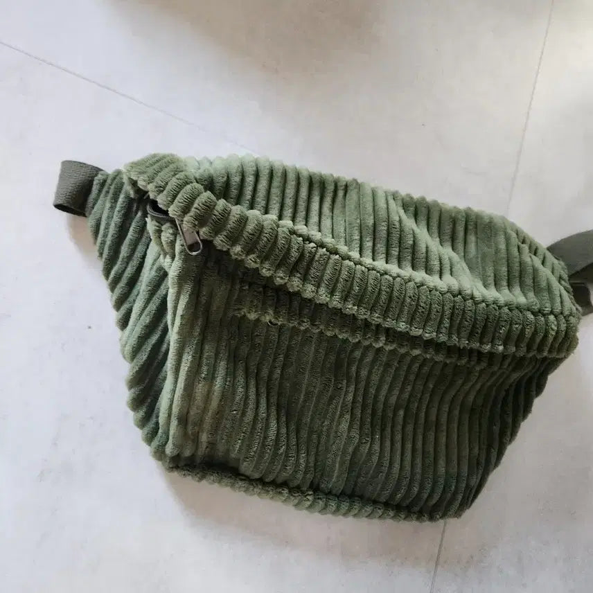 [BUNJANG] Corduroy Hip Bag Khaki / 골덴 코듀로이 힙색 바디백 카키색
