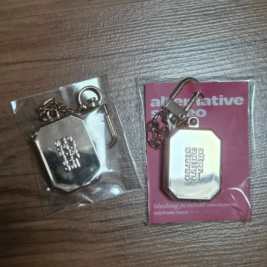 [BUNJANG] Alternative Stereo Blushing Pendant Mini Keyring / 얼터네이티브 스테레오 블러싱 펜던트 미니 키링