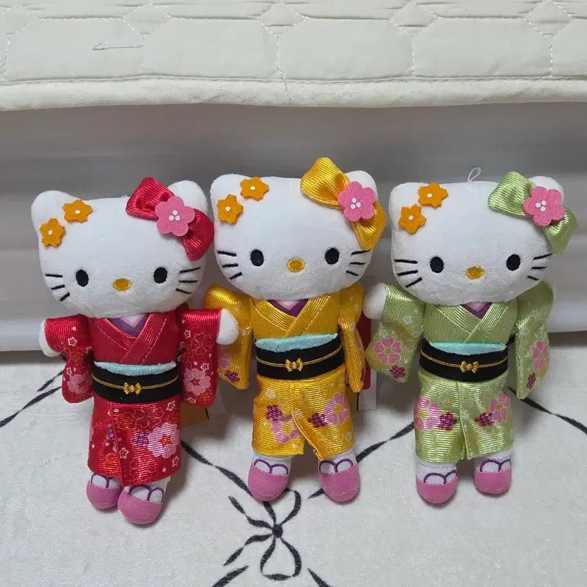 [BUNJANG] Hello Kitty 50th Anniversary Kimono Doll Charm / 헬로키티 롱다리키티 50주년 기모노 인형 키링 새상품