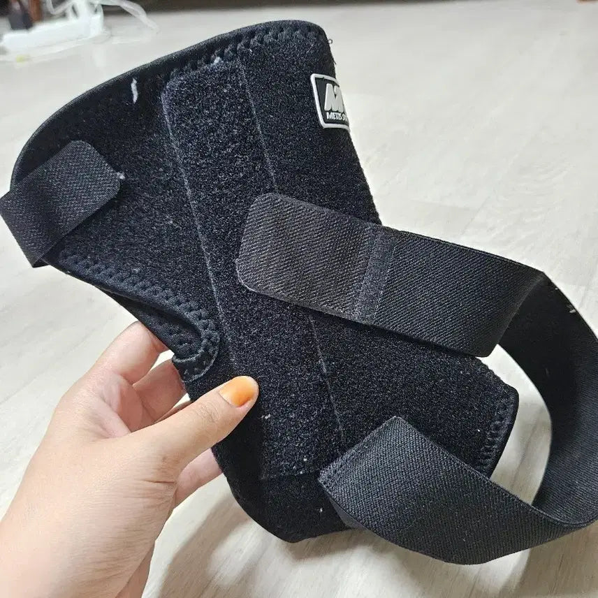[BUNJANG] Madison Ankle Brace Black / 메디슨 발목 보호대 블랙