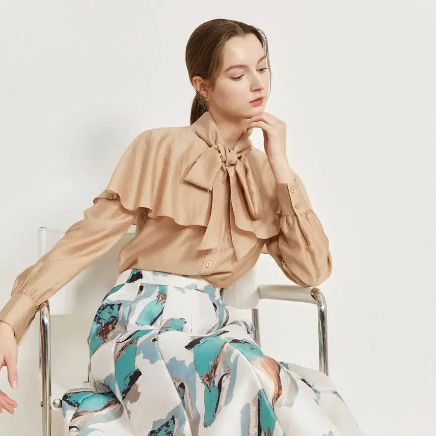 [BUNJANG] IZZAT BABA Cape Tie-Neck Blouse / 아이잗바바(IZZAT BABA) 케이프 타이넥 블라우스 55