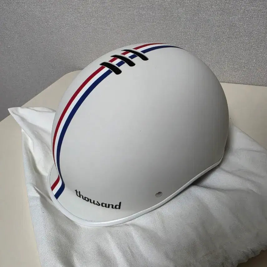 [BUNJANG] Thousand Helmet Medium / 따우전드 헬멧 판매합니다