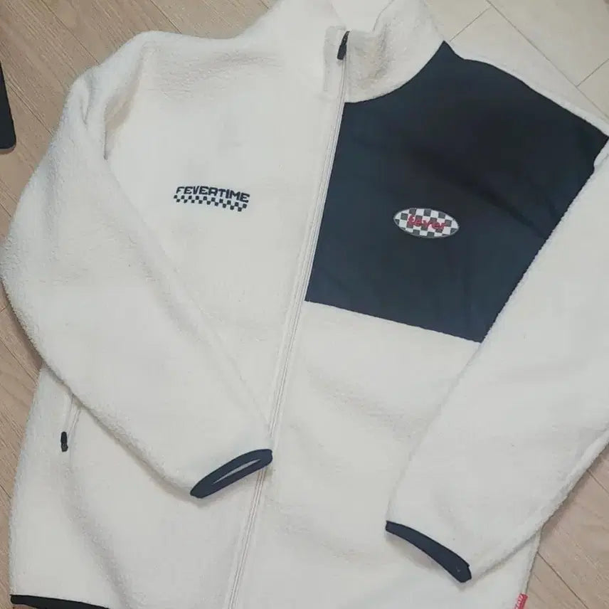 [BUNJANG] Fevertime Fleece Size F / 피버타임 후리스 F 사이즈