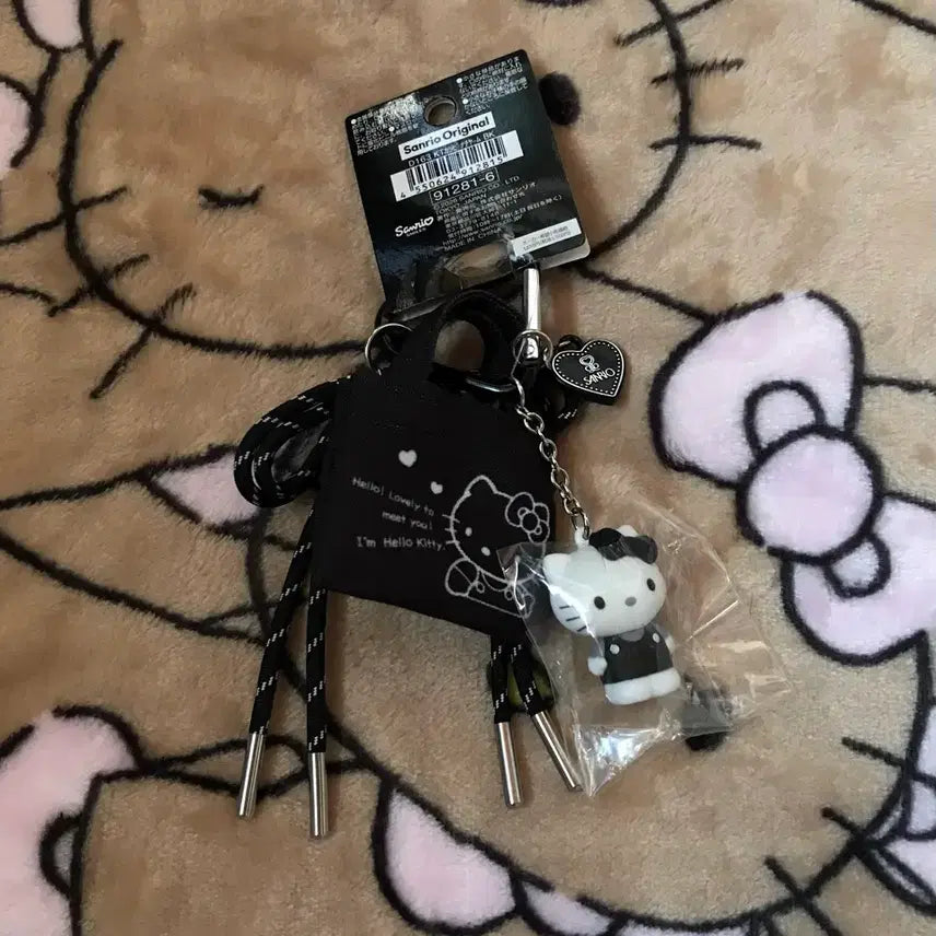 [BUNJANG] Sanrio Hello Kitty Black Ribbon Keyring / 일본 정품 산리오 산엑스 돈키호테 헬로키티 블랙 리본 키링