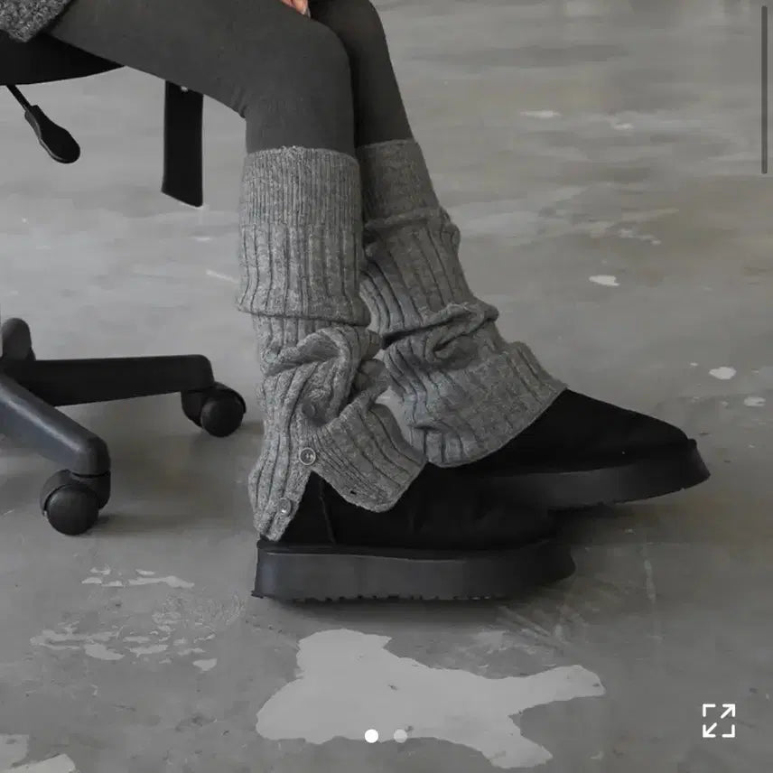 [BUNJANG] Ably Jecon Button Leg Warmers / 에이블리 제컨 버튼 레그워머