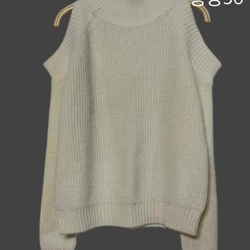 [BUNJANG] Ivory Shoulder Cut-out Knit New Arrival / 아이보리 어깨 트임 니트 새상품