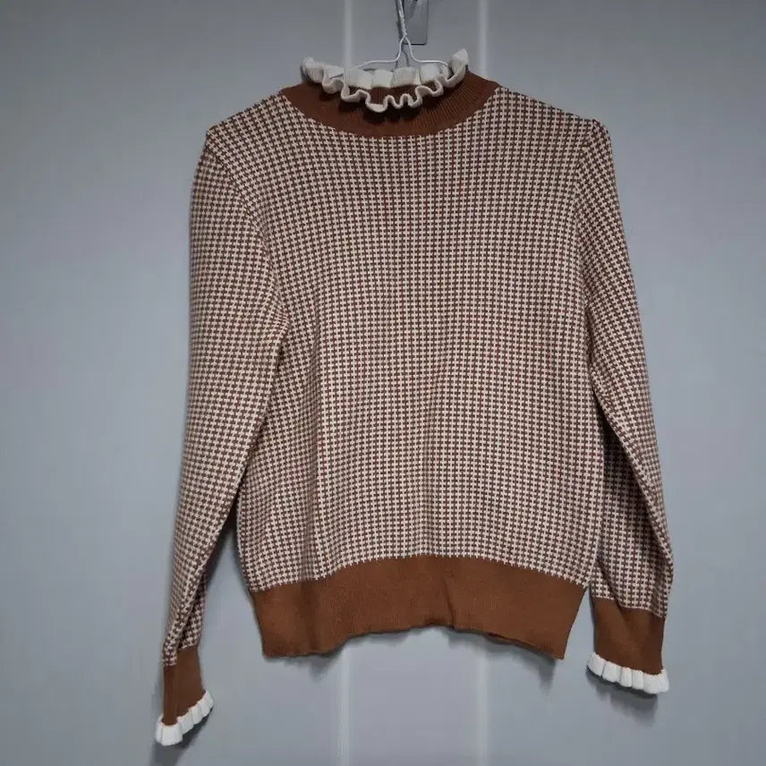 [BUNJANG] Checkered Pattern Frill Neck Knit (Free Size) / 체크 패턴 프릴 넥 니트(프리)