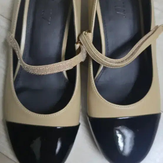 [BUNJANG] YMER Two-Tone Mary Jane Shoes / 유메르 투톤 메리제인 슈즈 새제품