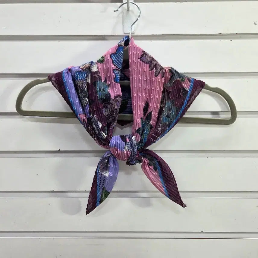 [BUNJANG] Flower Pattern Pleated Square Scarf / 플라워 주름원단 사각스카프/보물찾기천사