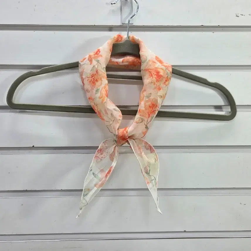 [BUNJANG] Flower Polyester Mini Triangle Scarf / 플라워 폴리에스테르  미니 삼각 스카프/보물찾기천사