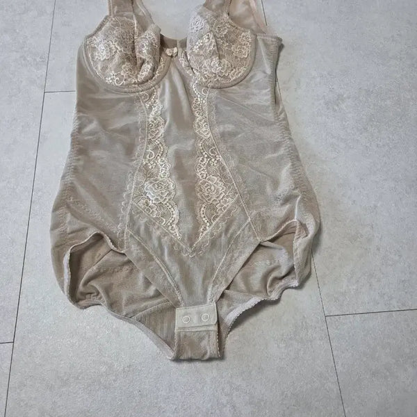 [BUNJANG] The Voem Corrective Bodysuit 95B / 1ㅡTHE Voem 보정 속옷 바디 수트 ㅡ95B
