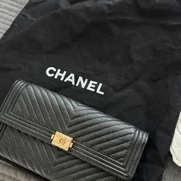 [BUNJANG] Chanel Boy Chanel Long Wallet with Detachable Strap / 샤넬 장지갑 보이샤넬 탈부착끈