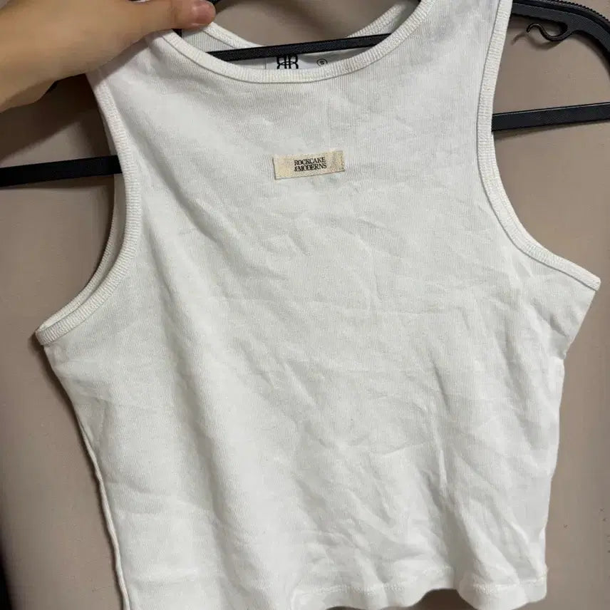 [BUNJANG] Rock Cake Sleeveless Top / 락케이크 나시