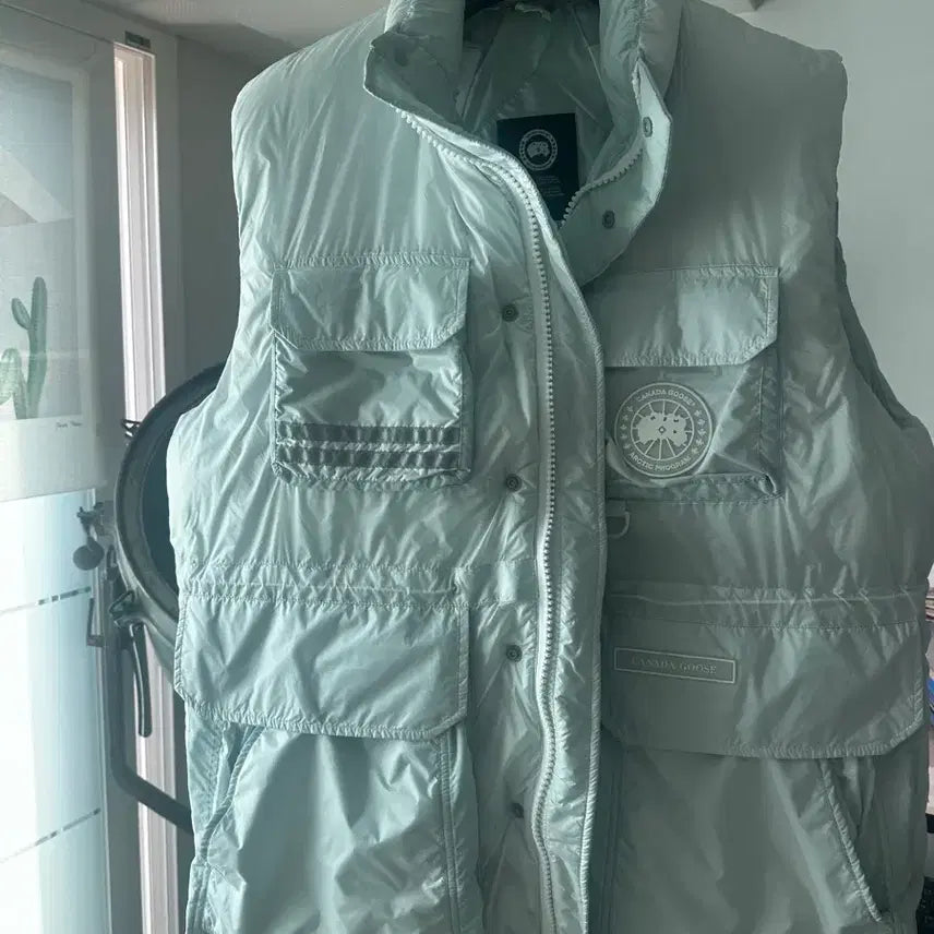 [BUNJANG] Canada Goose X-Ray Vest Light Mint / 캐나다구스   x-ray 베스트 화이트
