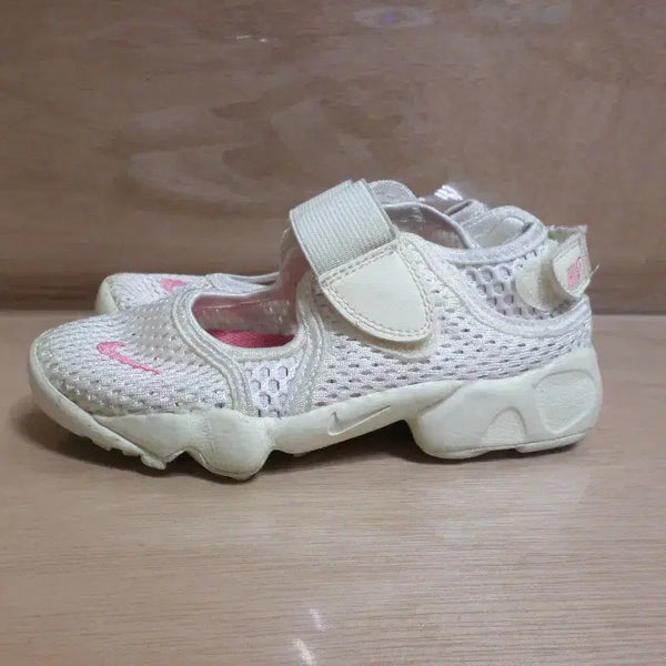 [BUNJANG] Nike Air Rift Sneakers / 후루룩구제2 190 나이키 에어리프트 운동화 신발 260909