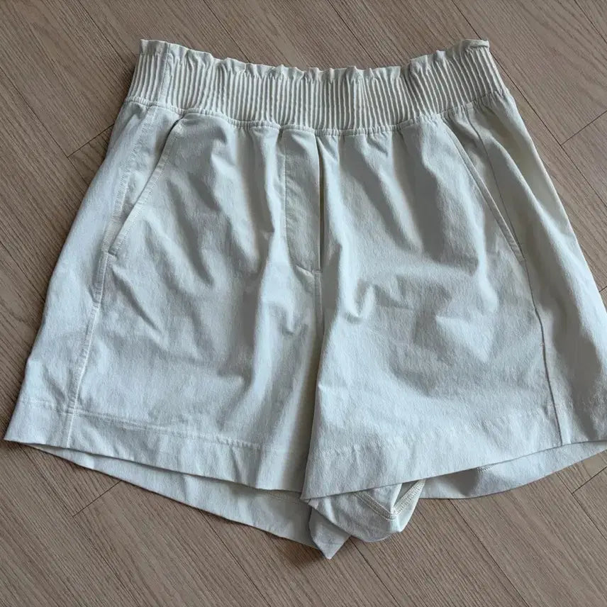 [BUNJANG] Lululemon Ivory Shorts / 룰루레몬 아이보리 숏팬츠