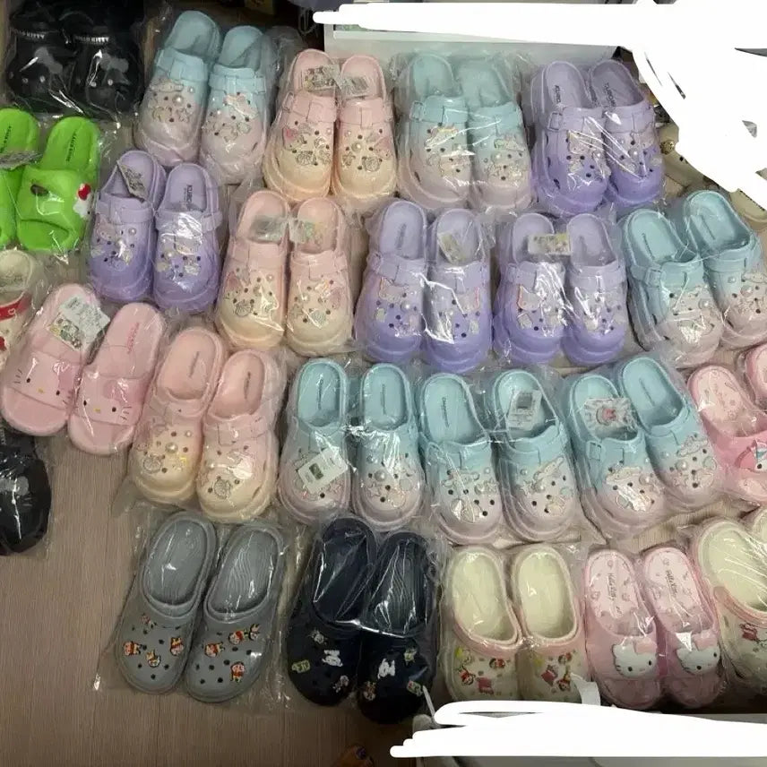 [BUNJANG] Women's Sandals and Slippers / 여러가지 신발 샌들 슬리퍼 크록 새상품 개당 !