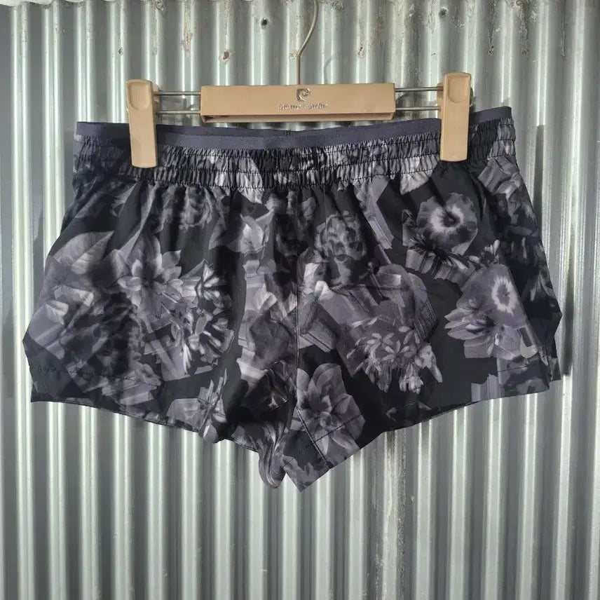 [BUNJANG] Nike Women's Floral Pattern Shorts (Size S) / S 나이키 여성 플로럴 쇼츠