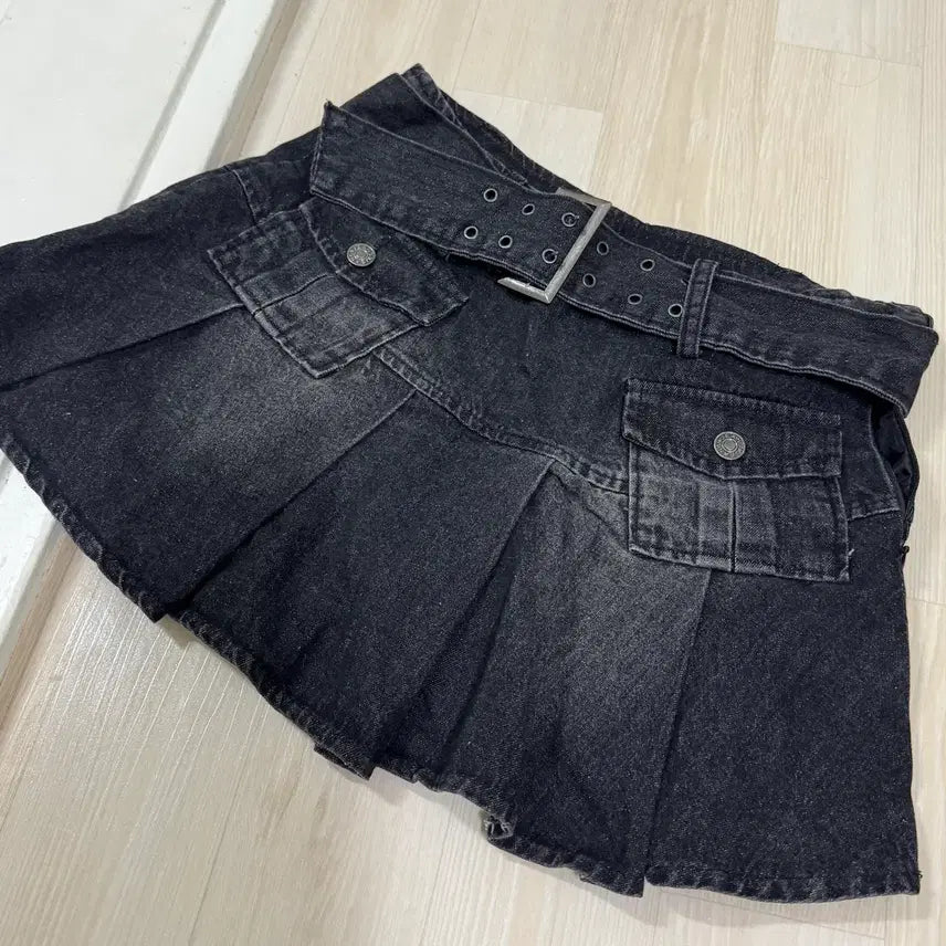 [BUNJANG] Binary One Denim Pleated Mini Skirt with Belt / 바이너리원 벨트 데님 플리츠 미니스커트 흑청