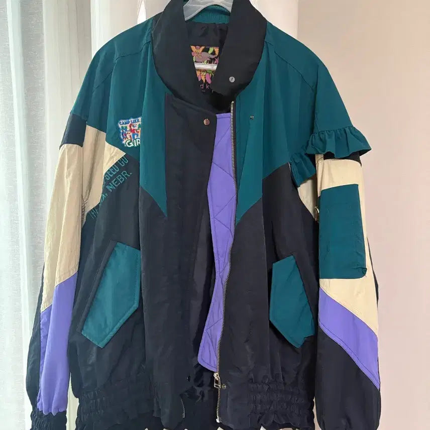 [BUNJANG] Second Kay Color-Block Frill Bomber Jacket / 세컨케이 배색 프릴 항공점퍼