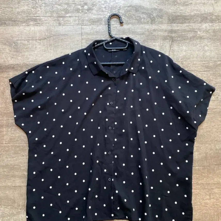 [BUNJANG] Uniqlo Black Polka Dot Pattern Shirt / 유니클로 블랙 도트 패턴 셔츠