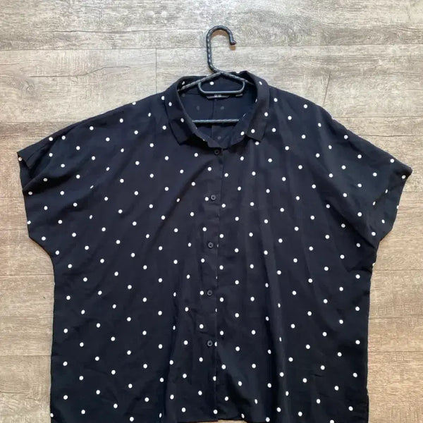 [BUNJANG] Uniqlo Black Polka Dot Pattern Shirt / 유니클로 블랙 도트 패턴 셔츠