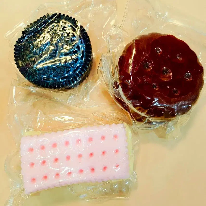 [BUNJANG] 3-Piece "Mallingi" Soft Toy Set (Cookie & Cake Shapes) / 무배) 말랑이3개 새제품 쿠키 케이크 말랑이