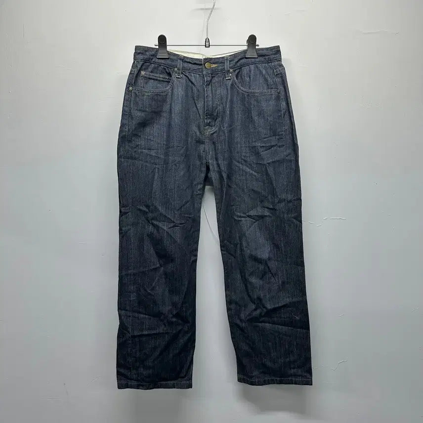 [BUNJANG] Lee Regular Wide Raw Denim Pants with Leather Patch / Lee 리 가죽패치 레귤러 와이드 생지 데님팬츠 30