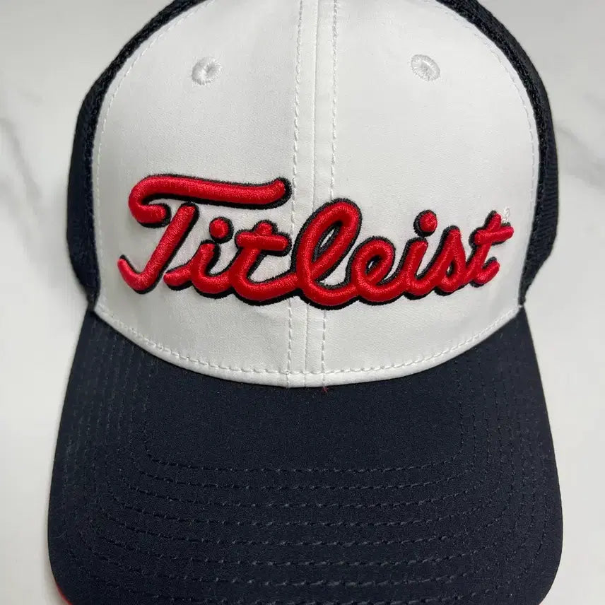 [BUNJANG] Titleist Tour Performance Mesh Golf Cap (White/Navy) / [새상품/정품] 타이틀리스트 투어 퍼포먼스 메쉬 골프캡 (화이트/네이비)