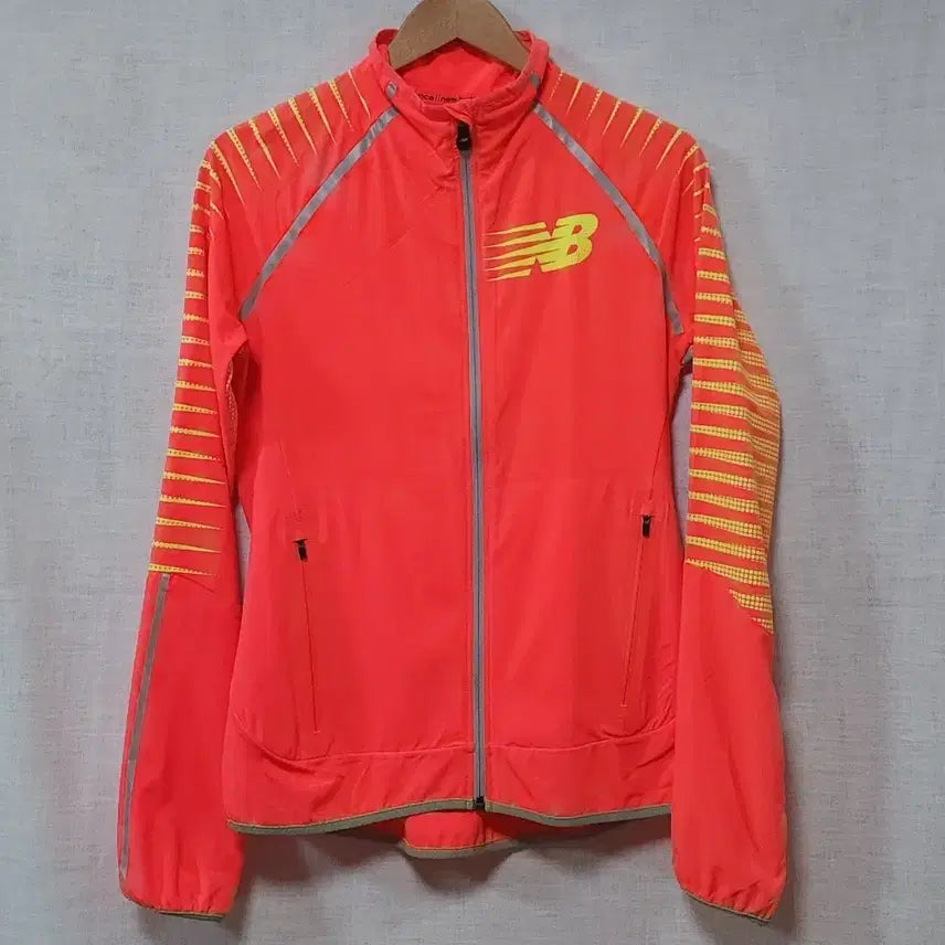 [BUNJANG] New Balance Women's Running Windbreaker Jacket / 뉴발란스 여성 러닝 바람막이 자켓 스판 져지 런닝 달리기 점퍼 95 66