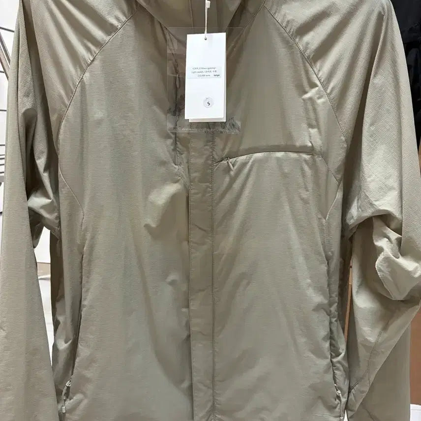 [BUNJANG] CAYL X Miwangyeong Light Jacket (Beige, Size S) / 케일 미완경 자켓 바람막이 (CAYL X Miwangyeong) s 사이즈