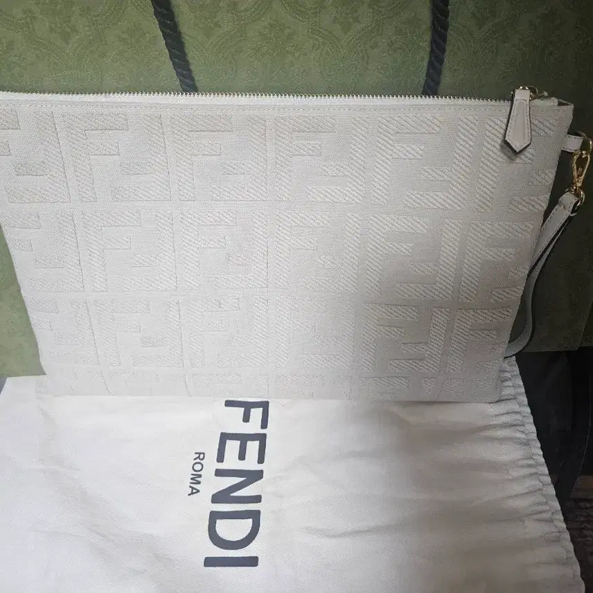 [BUNJANG] Fendi Authentic FF Flat Pouch Bag / 펜디 정품 FF플랫 파우치백