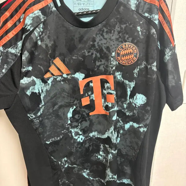 [BUNJANG] Bayern Munich 24-25 Away Jersey / 바이에른 뮌휀  유니폼 팝니다