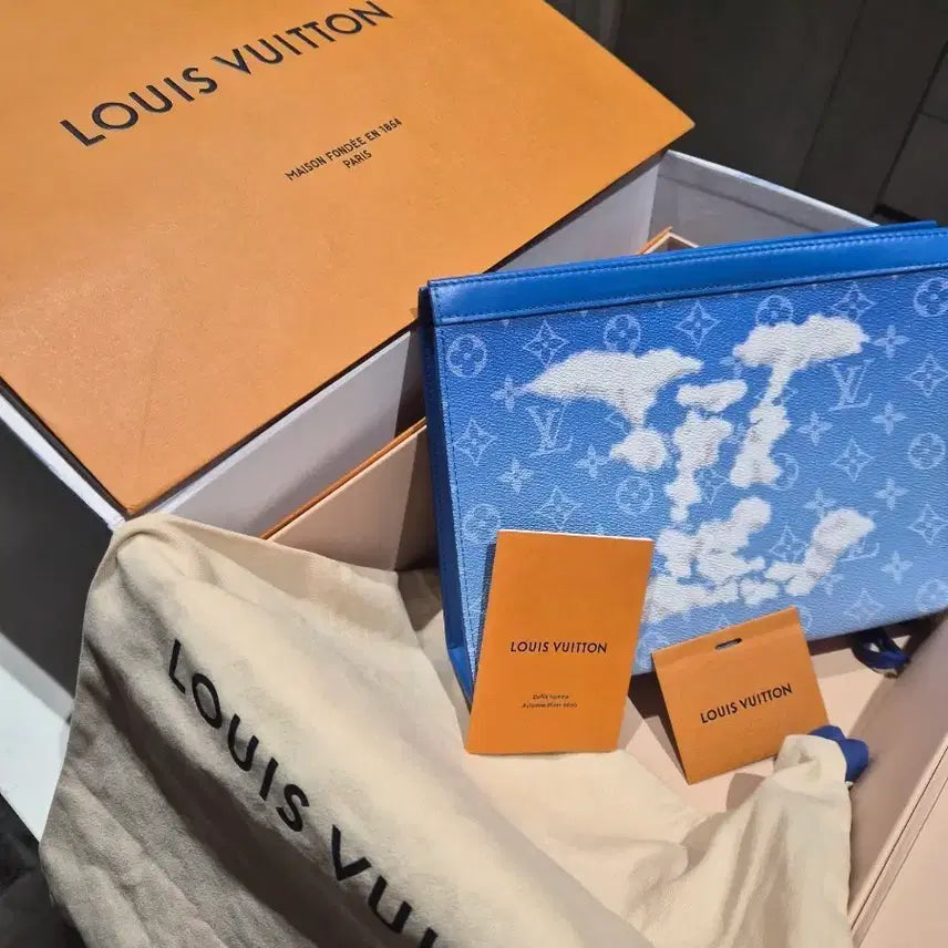[BUNJANG] Louis Vuitton Cloud Monogram Clutch / 루이비통 클라우드모노그램 a급