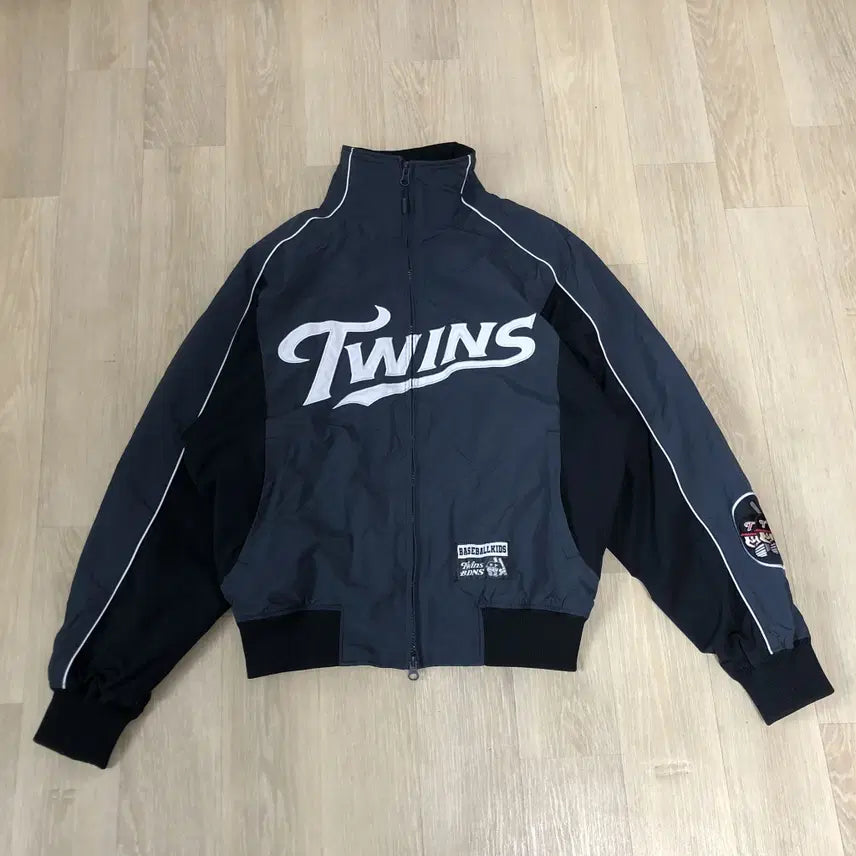 [BUNJANG] BAD PRACTICE X LG TWINS BDNS Dugout Jacket Version 2 Navy / M) 빠더너스 X 엘지트윈스 BDNS 덕아웃 자켓 버전2 네이비 점퍼