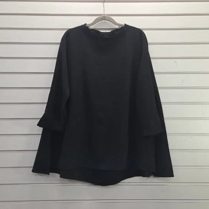 [BUNJANG] Black A-Line Side Slit Blouse / 블랙  A라인 옆선트임 블라우스 88/보물찾기천사
